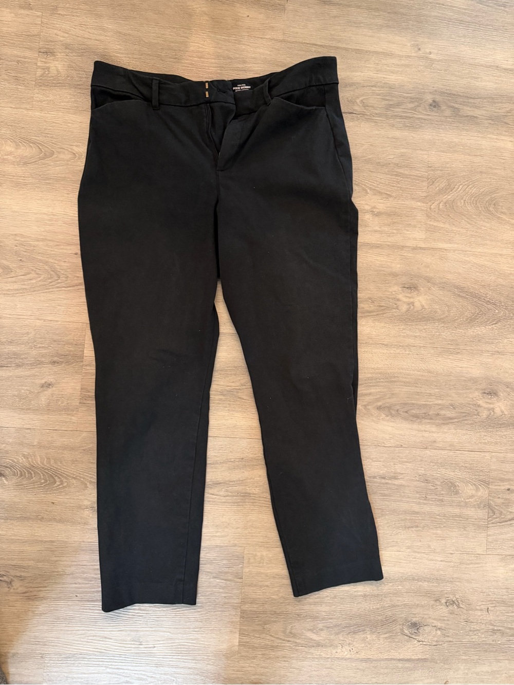 Old Navy Black Ankle-Length Slim Crop pants